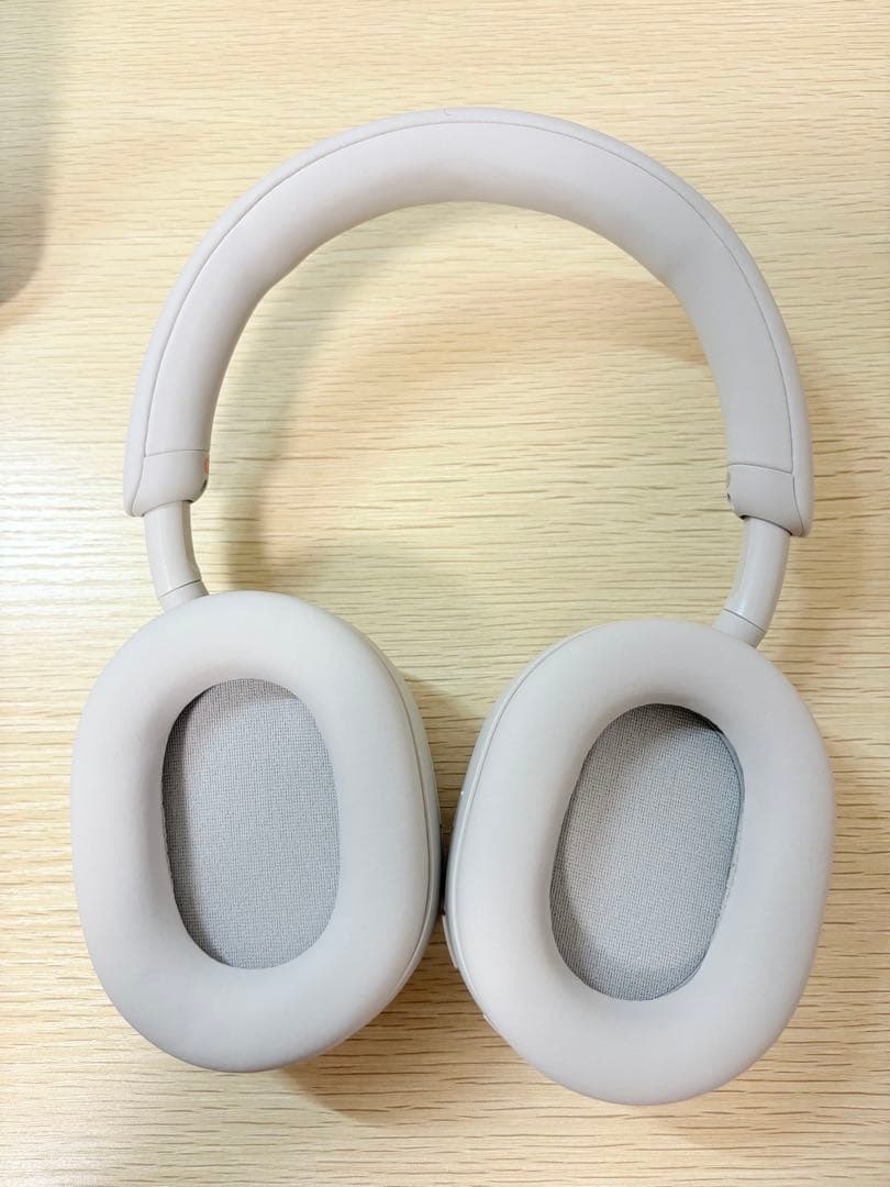 ワイヤレスヘッドホン WH-1000XM5 シルバー専用ケース付き