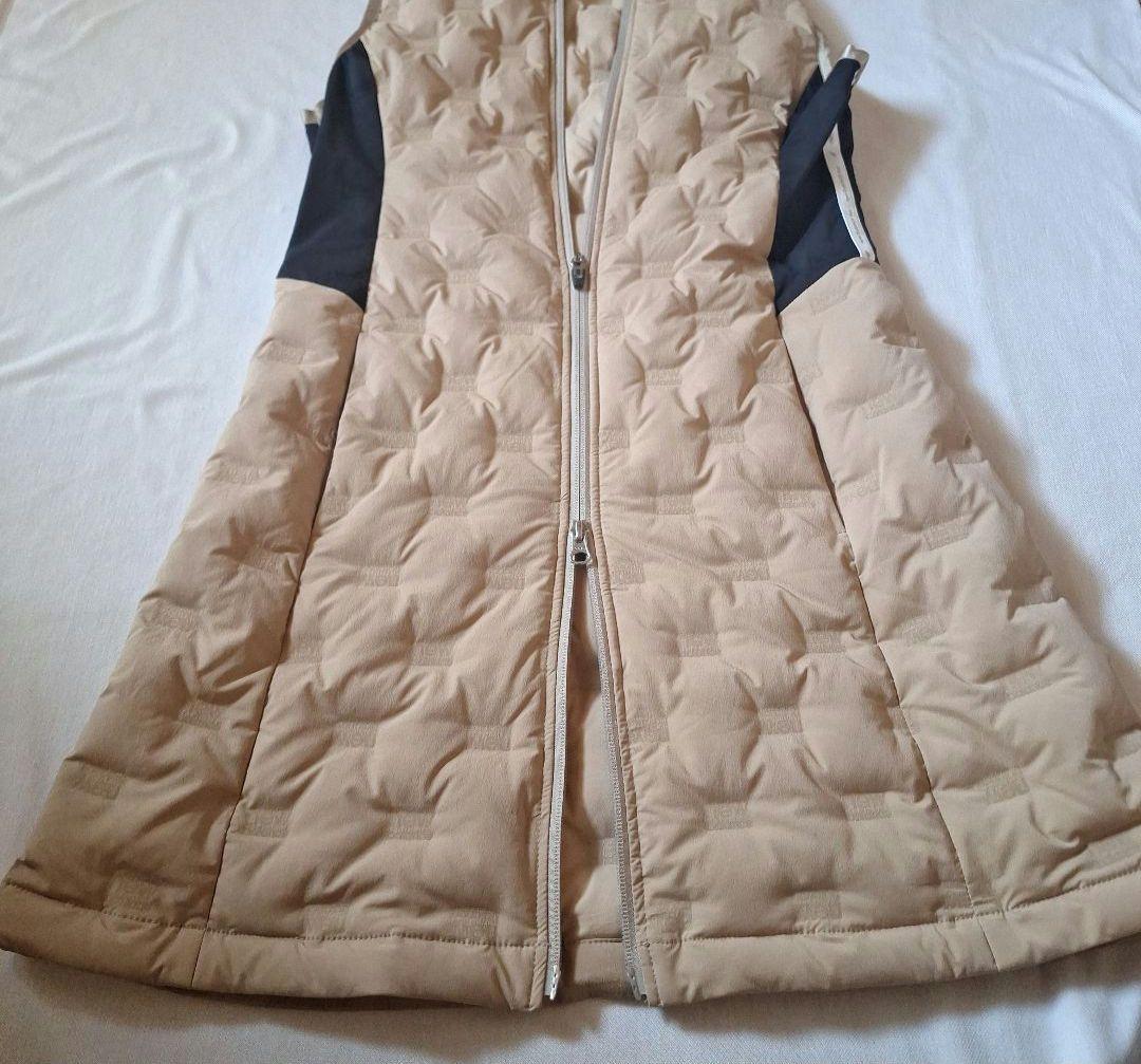 New Balance ベージュ ノースリーブダウンベスト