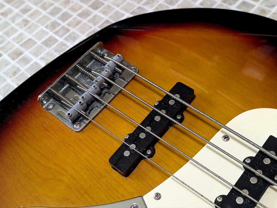 r*n様 BUSKERS バスカーズ ベース エレキベース サンバースト ジャズ