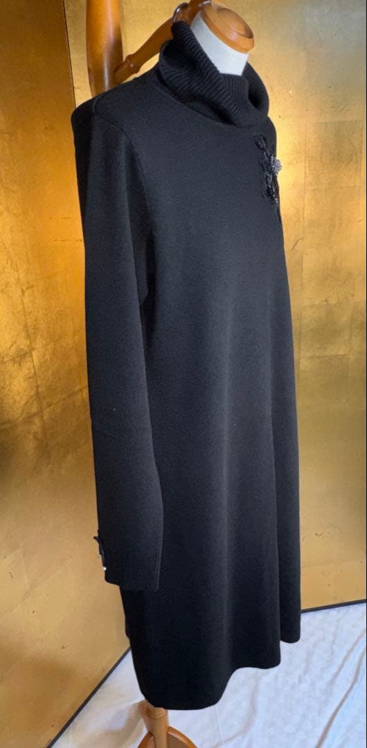 【スーパービューティ】新品タグ付き定価22,000円ビジューニットワンピース42