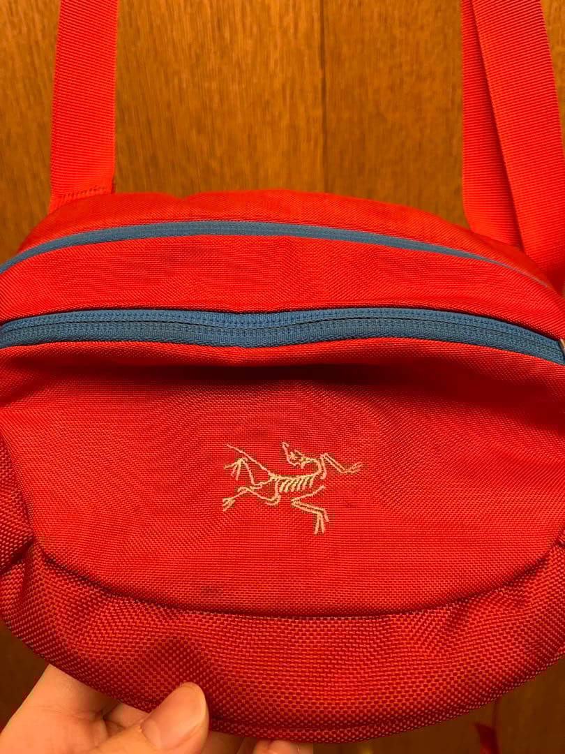 アークテリクス MAKA ショルダーバッグ 赤 マンティス系 ウエストポーチ