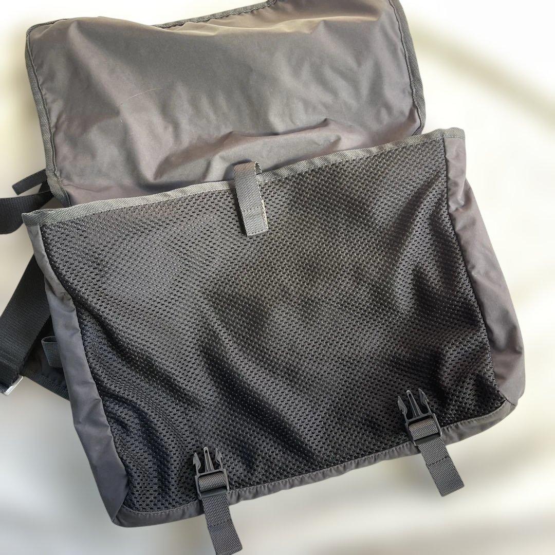 プラダスポーツ　メッシュ　メッセンジャーバッグ 中型　黒