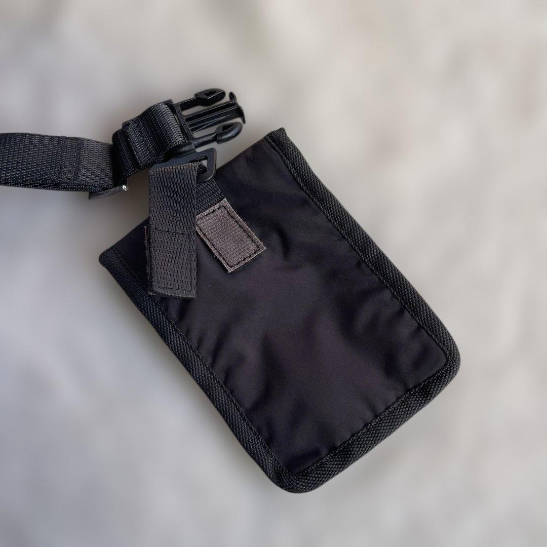 プラダスポーツ　メッシュ　メッセンジャーバッグ 中型　黒