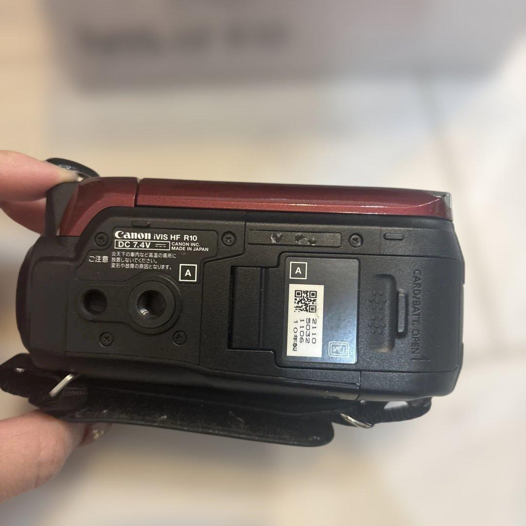 【Canon iVIS HF R10】付属品全て有り、持ち運びポーチ、三脚付き