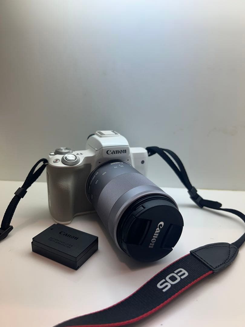 Canon EOS Kiss Mミラーレスカメラ　一眼レフ