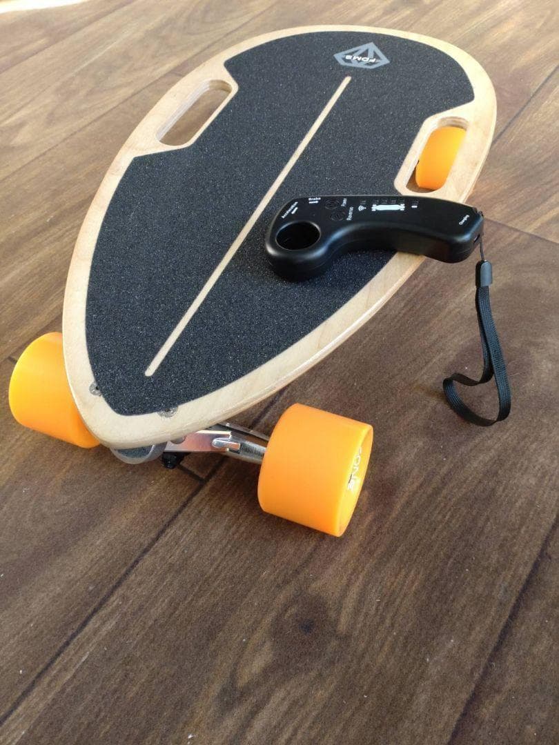 新品 電動スケ―ドボード わずか3.3KGコンパクトボディ モバイル リモコン付