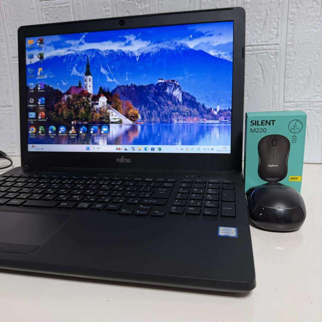 Windows11 オフィス付き　WebカメラSSD メモリ8GB 美品　富士通