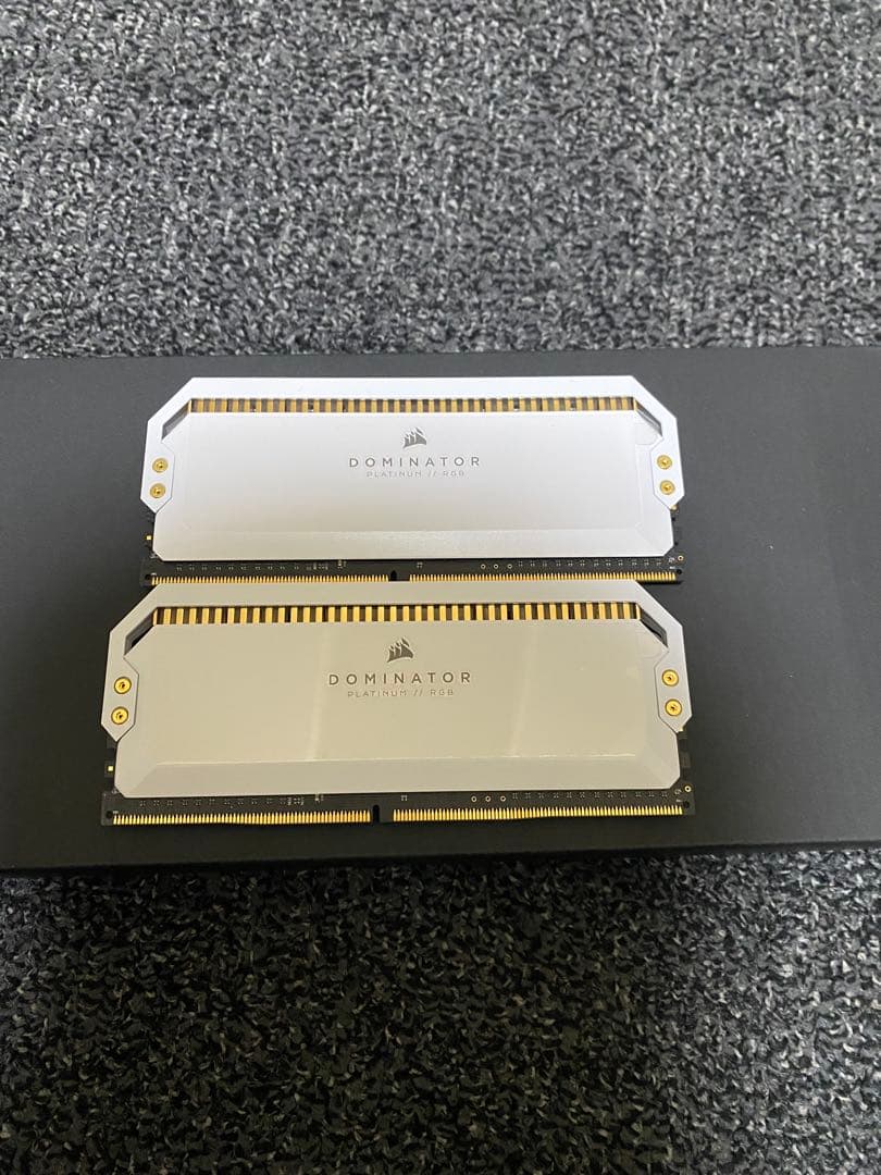 Corsair製 DOMINATOR PLATINUM RGB 16GB