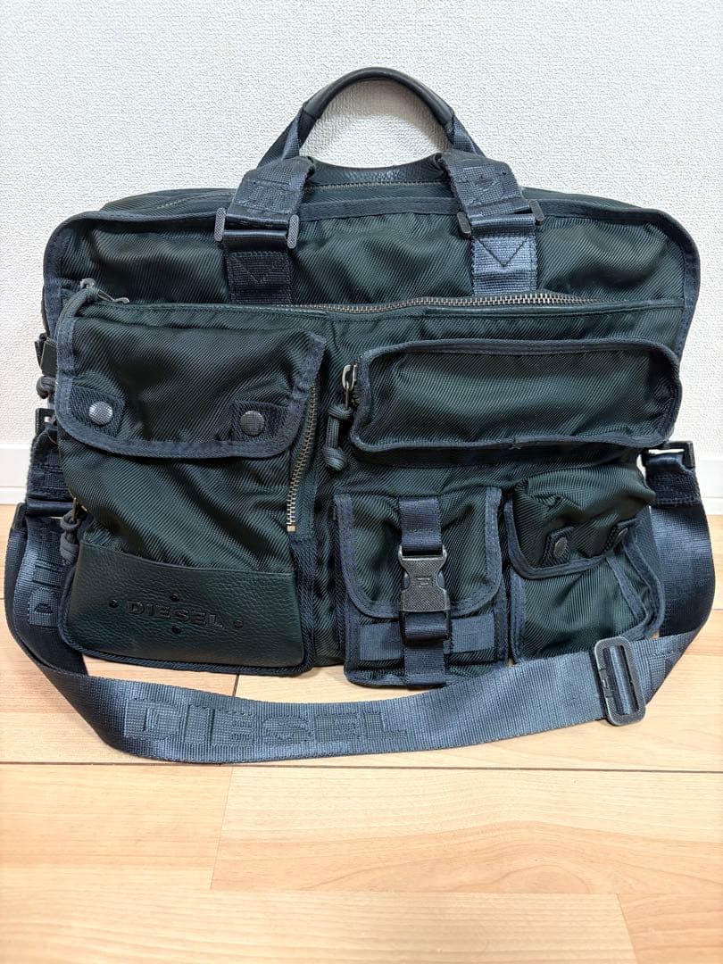 ディーゼル　ショルダーストラップ付きビジネスバック　ミリタリーテイスト