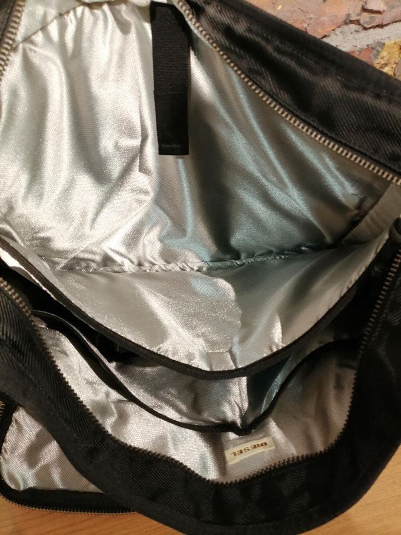 ディーゼル　ショルダーストラップ付きビジネスバック　ミリタリーテイスト