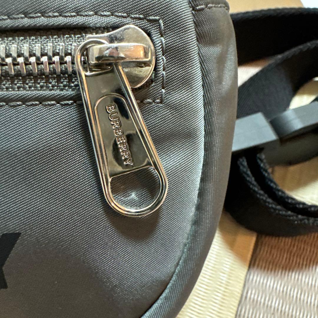 BURBERRY ボディバッグ グレー