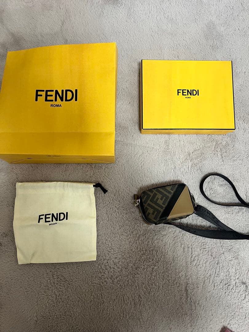 FENDI ミニクロスボディーバック　ベージュ/ブラック