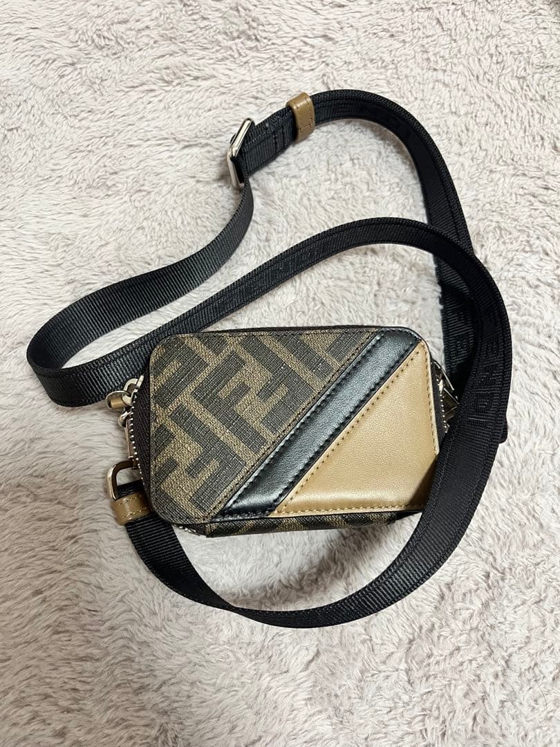 FENDI ミニクロスボディーバック　ベージュ/ブラック