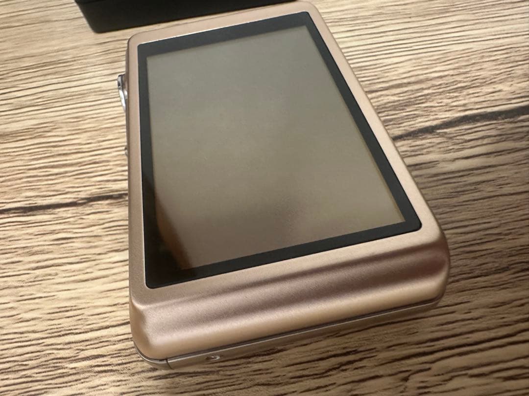 美品　パナソニック　LUMIX コンパクトデジカメ　DMC-FH7　ゴールド