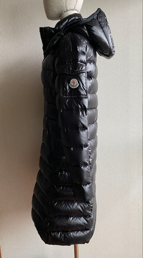 MONCLERフード付きダウンジャケット　ロング　ブラック