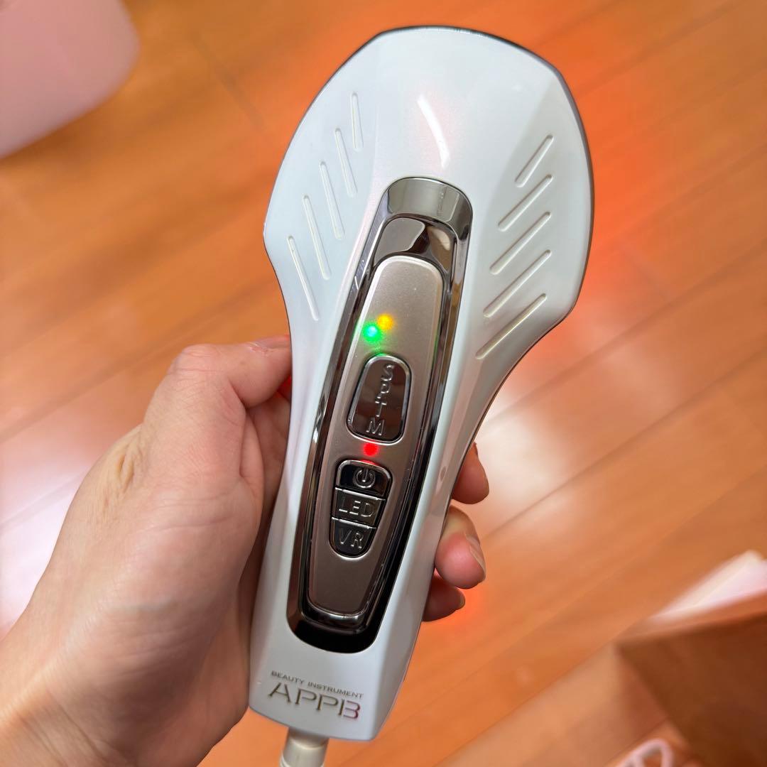 SPTM LED美顔器 ホワイト 充電器付き