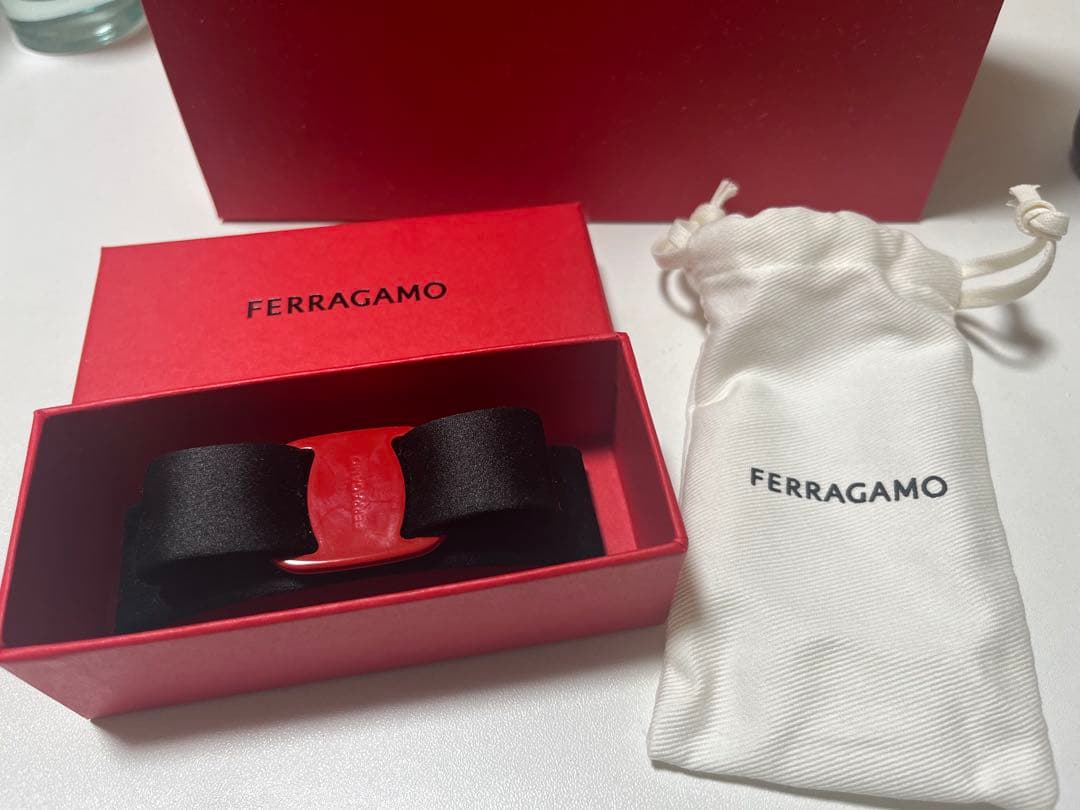 【新品未使用】FERRAGAMO ブラックリボン ヘアアクセサリー