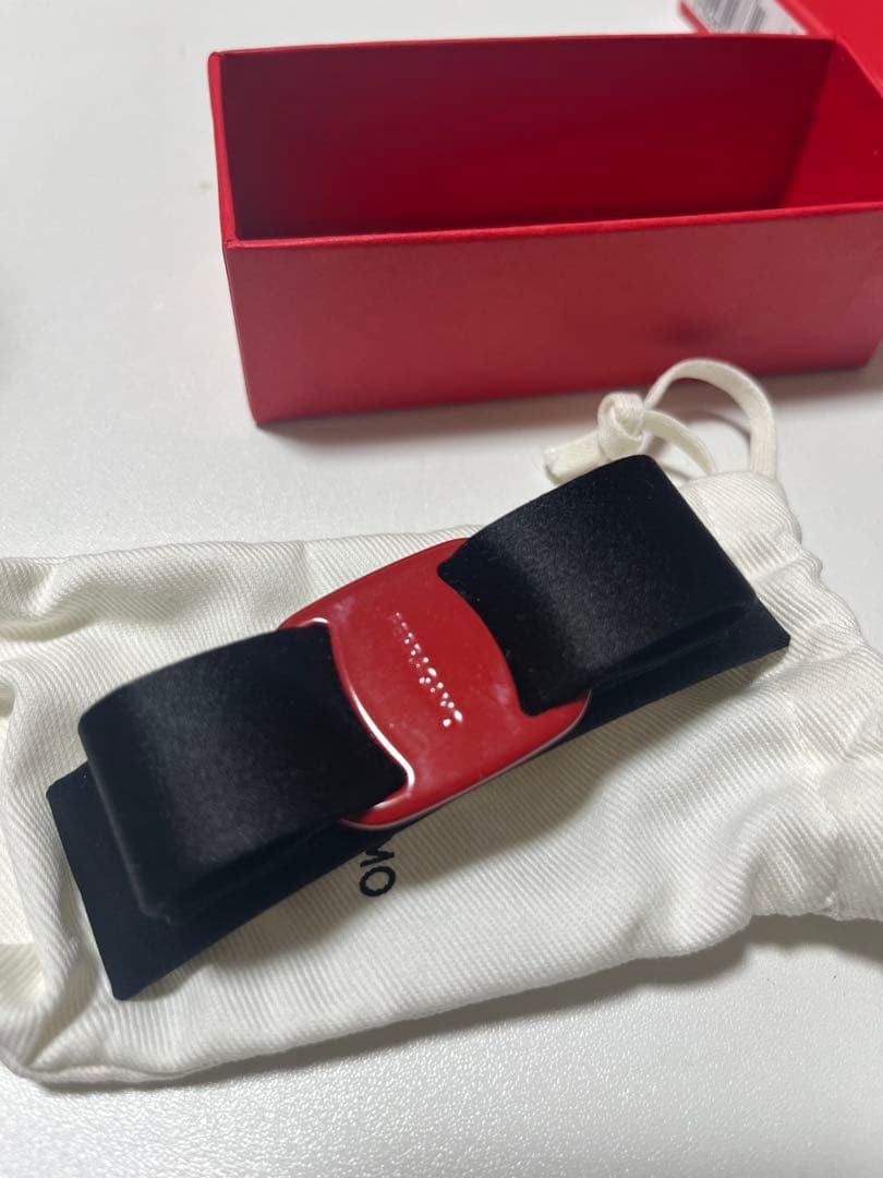 【新品未使用】FERRAGAMO ブラックリボン ヘアアクセサリー