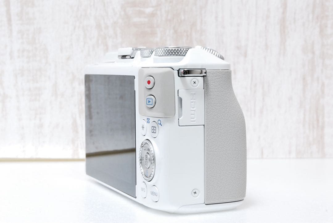 ❤️美品❤️自撮りOK❤️旅行・初心者におすすめセット❤️軽量 Canon EOS M3