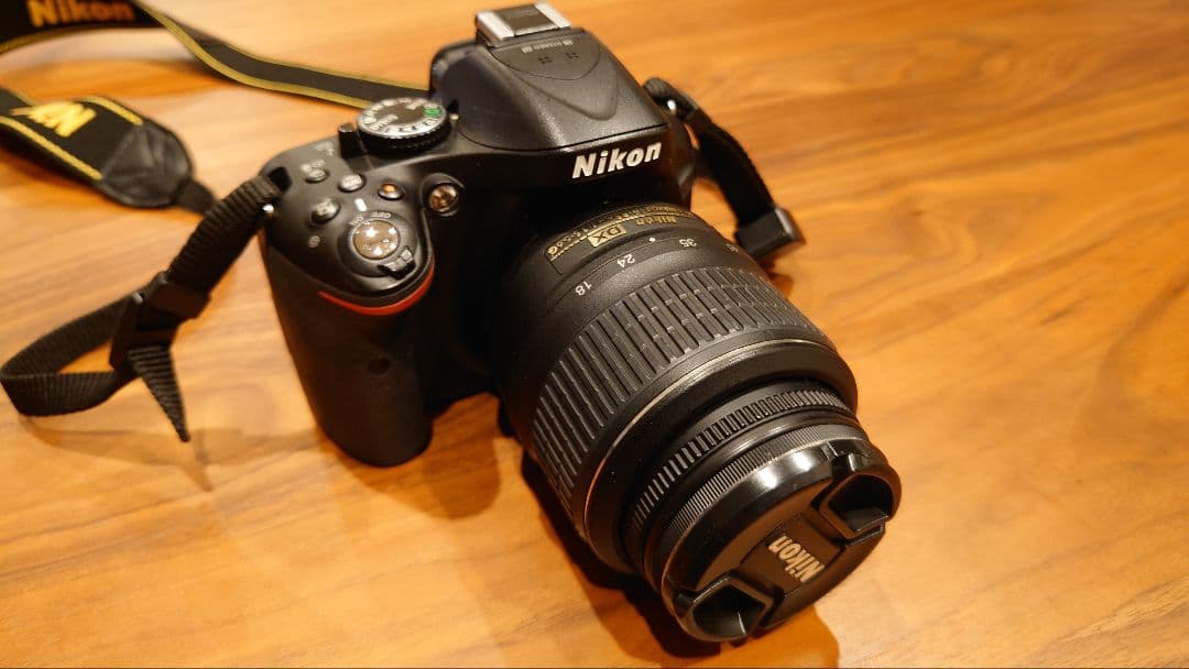 Nikon D5200 デジタル一眼レフカメラ、18-55mmレンズ付