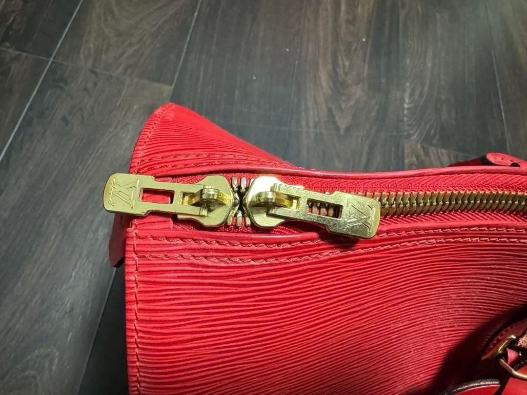 ルイヴィトン エピ レザー 赤 バッグ
