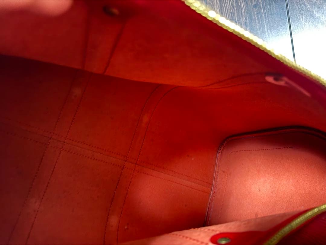 ルイヴィトン エピ レザー 赤 バッグ