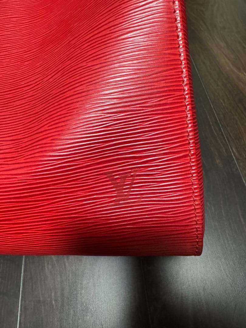 ルイヴィトン エピ レザー 赤 バッグ