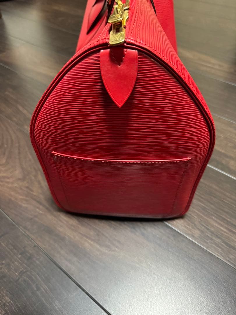 ルイヴィトン エピ レザー 赤 バッグ