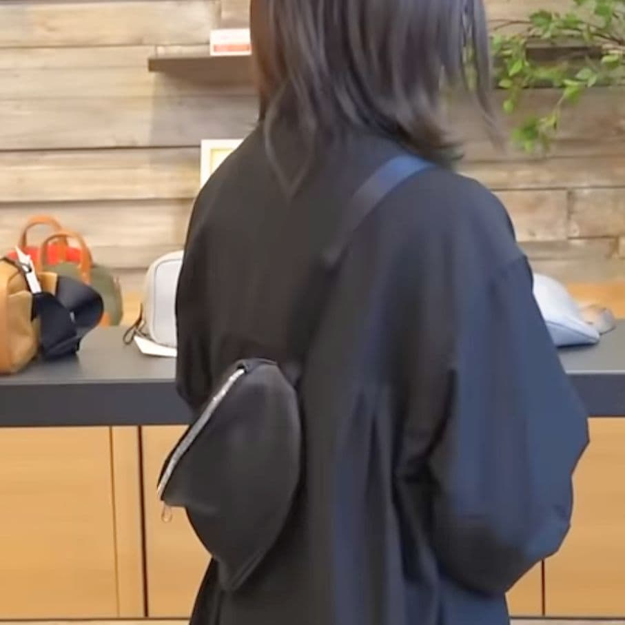 カワニシカバン　cobii（コビー） 撥水レザー ボディバッグ　ブラック