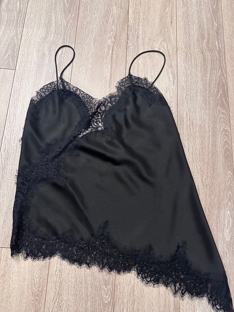 タグ付き新品♡ZARAのレーストリムキャミソールトップス★XSサイズ★ブラック色