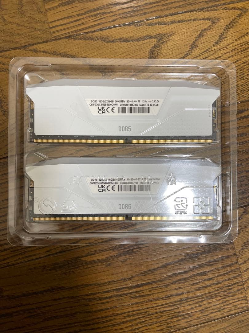 カリンCORSAIR RGB DDR5 32GB 5600MHz