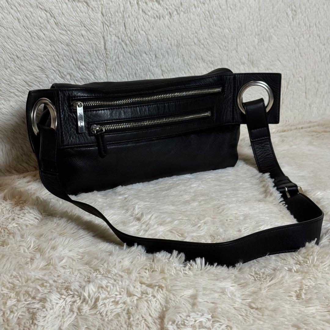 極美 カワカワ kawa-kawa レザー ボディバッグ 斜めがけ 肩掛け 金具