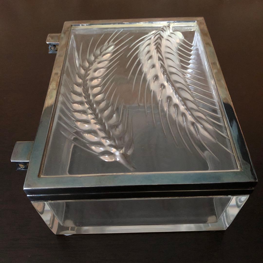 ざ*ー様 ラリックの小物入れ、エピスの蓋付き長方形ジュエリーボックス