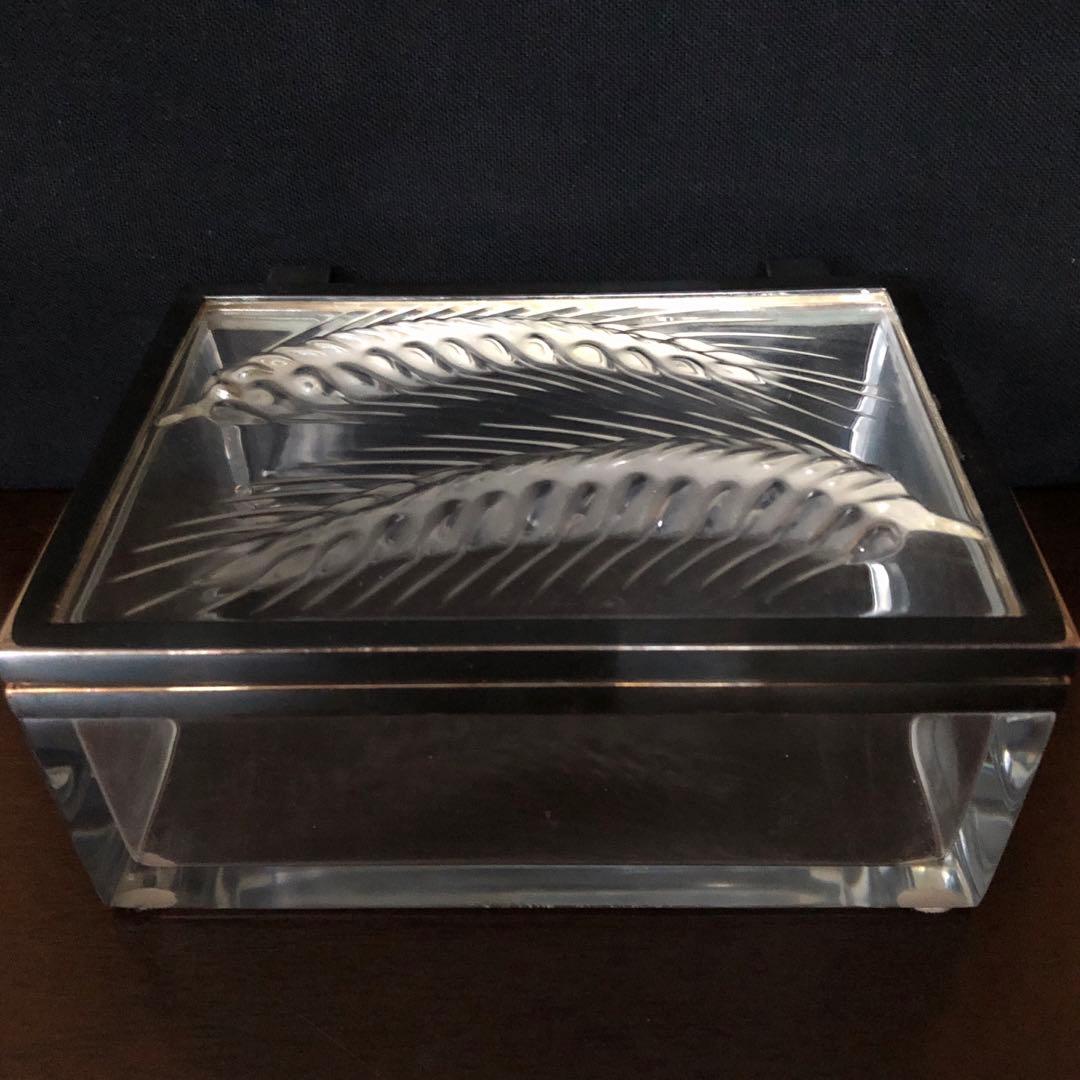 ざ*ー様 ラリックの小物入れ、エピスの蓋付き長方形ジュエリーボックス