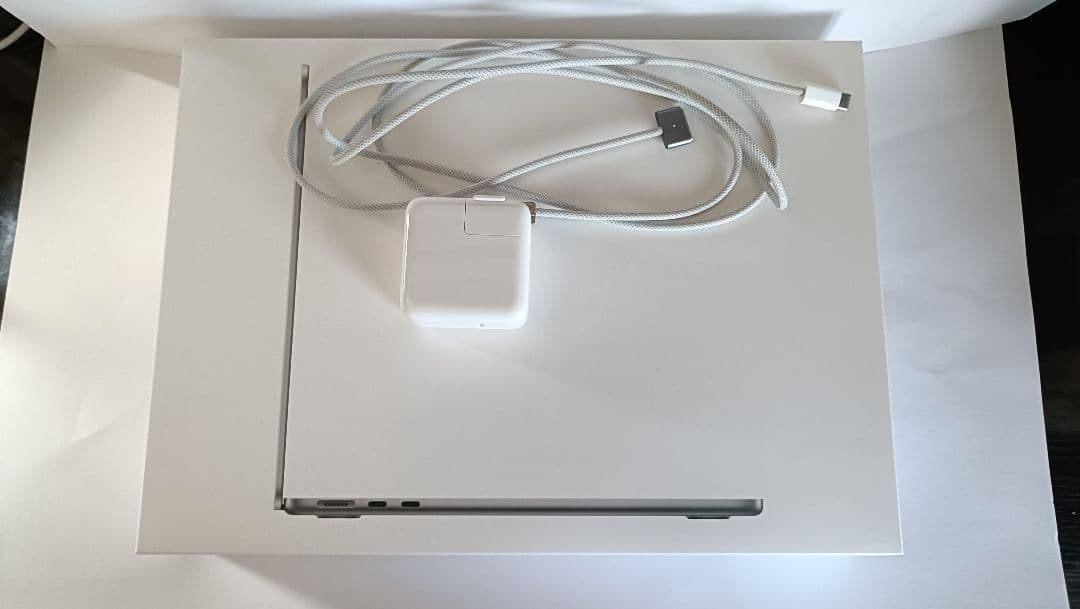 【極美品】MacBook Air M3 13インチ