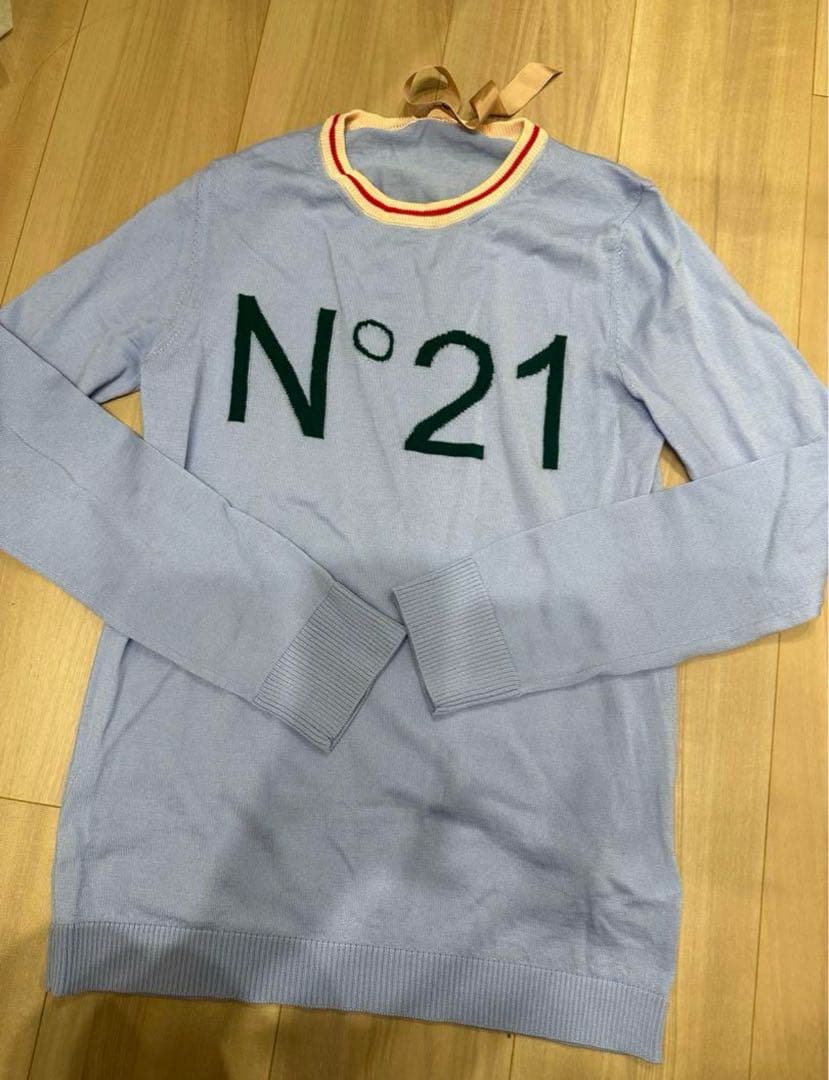 N°21 ロゴ入り長袖ニットセーター