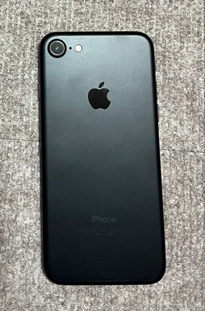 Apple iPhone 7 ブラック 本体