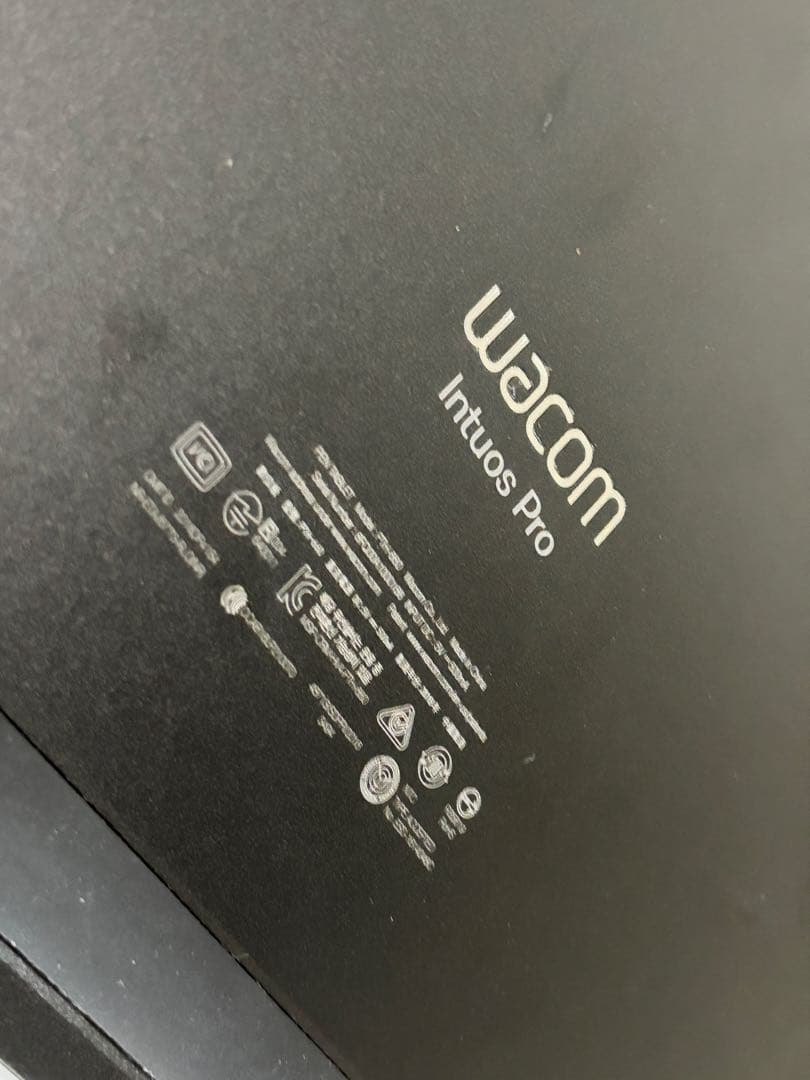 Wacom ペンタブレット Intuos Pro PTH-660