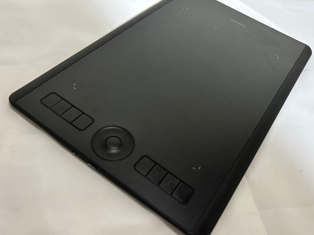 Wacom ペンタブレット Intuos Pro PTH-660