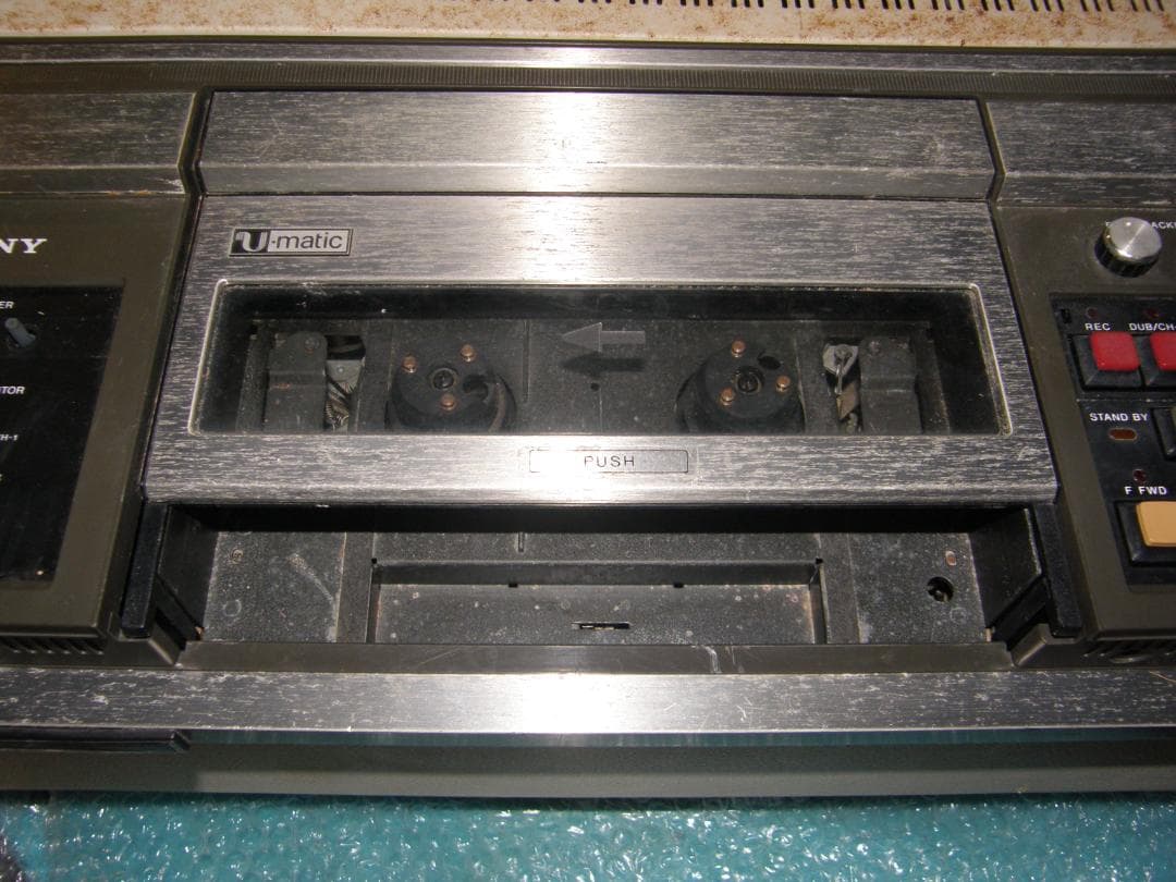 ソニーUmaticレコーダーVO2700ジャンク品の出品です❣