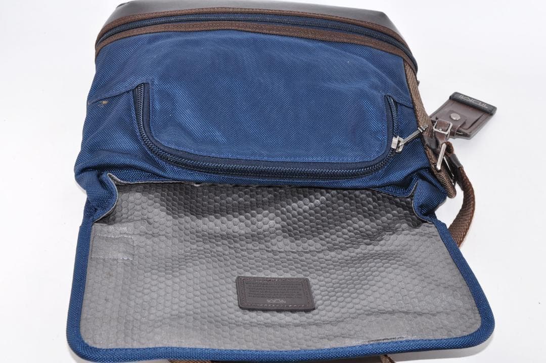 美品 TUMI トゥミ アルファブラボー メッセンジャーバッグ ショルダー　２