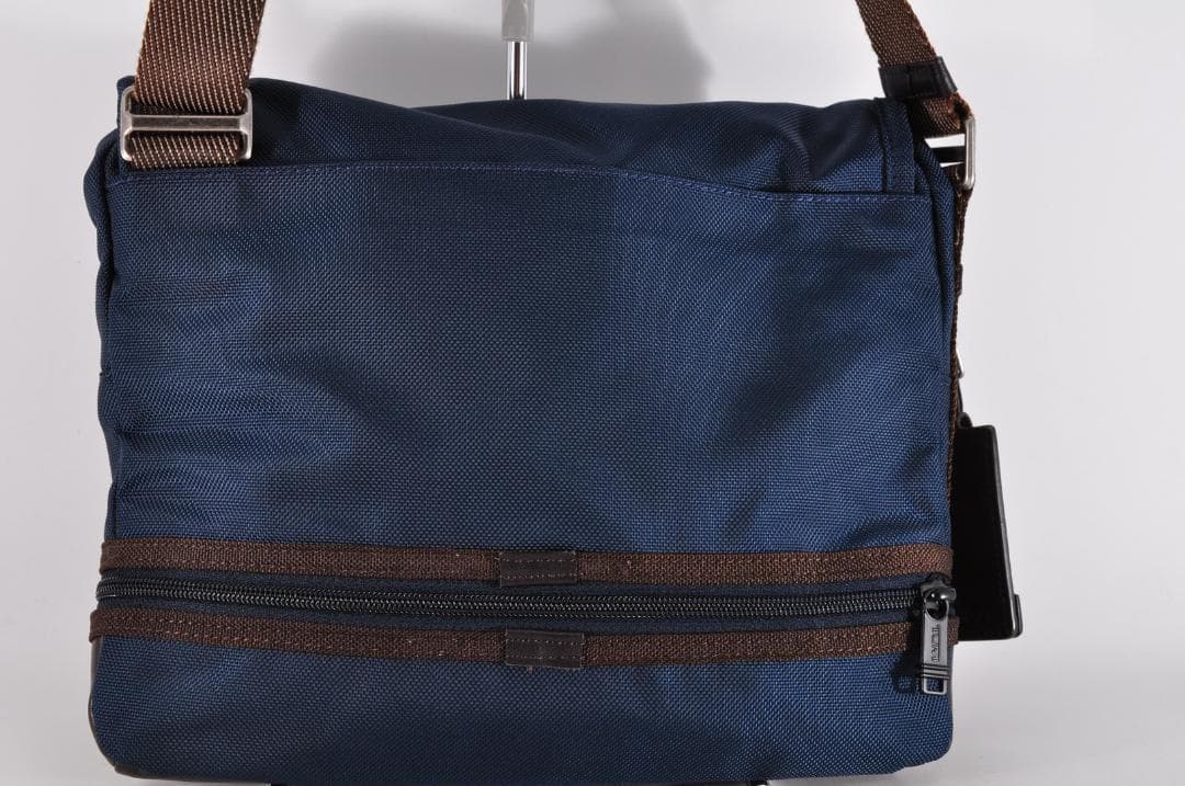 美品 TUMI トゥミ アルファブラボー メッセンジャーバッグ ショルダー　２