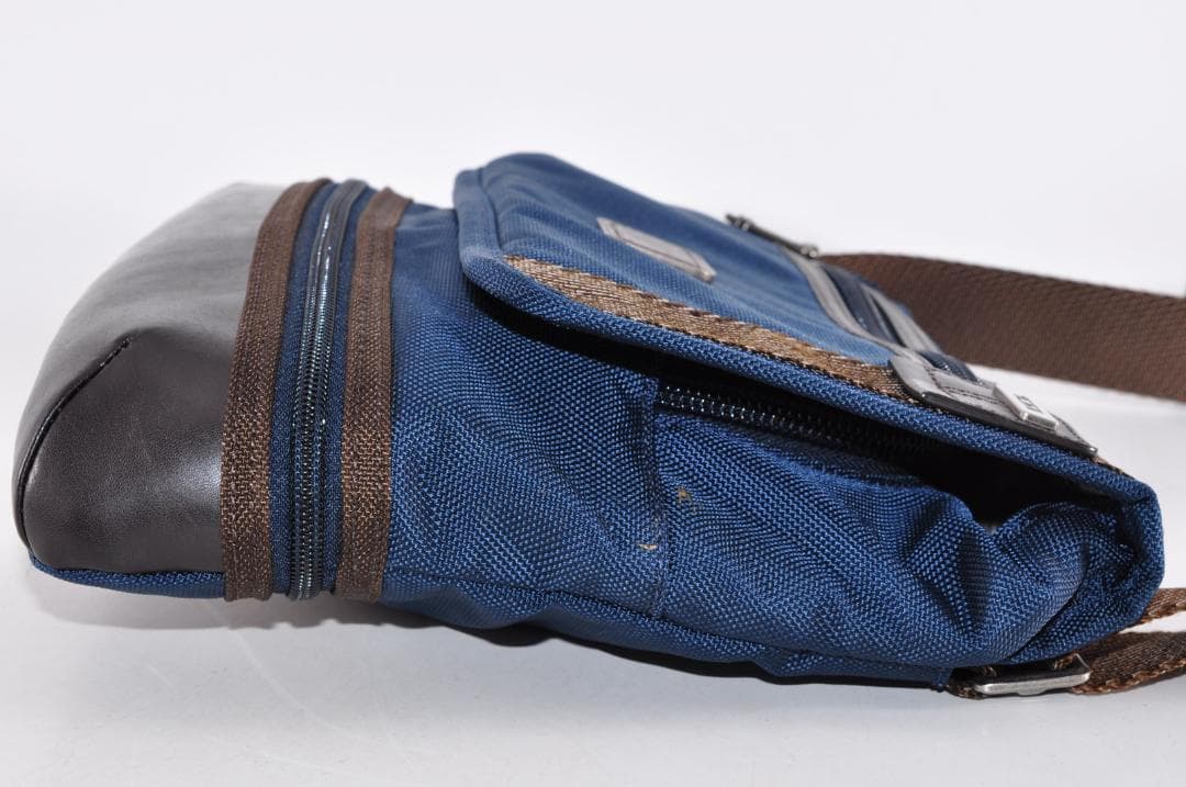 美品 TUMI トゥミ アルファブラボー メッセンジャーバッグ ショルダー　２