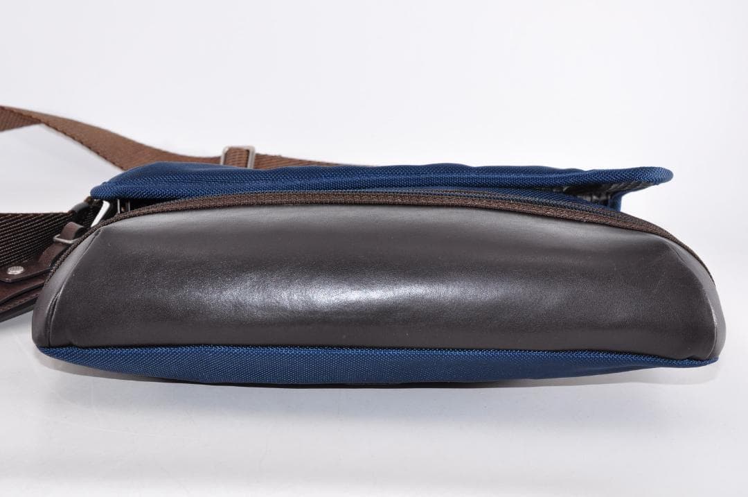 美品 TUMI トゥミ アルファブラボー メッセンジャーバッグ ショルダー　２