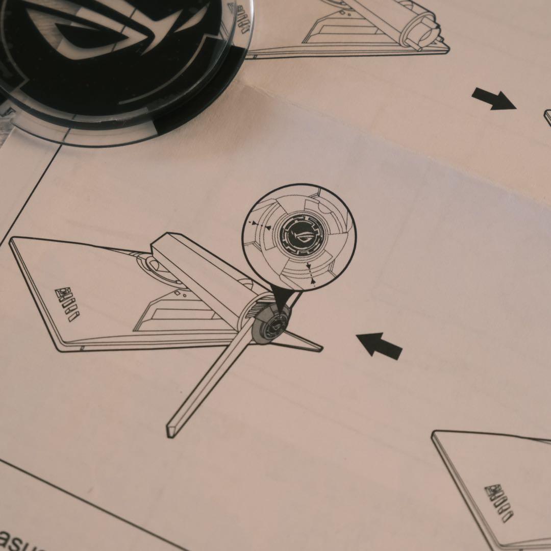 GUNDAM 27インチゲーミングモニター　ASUS