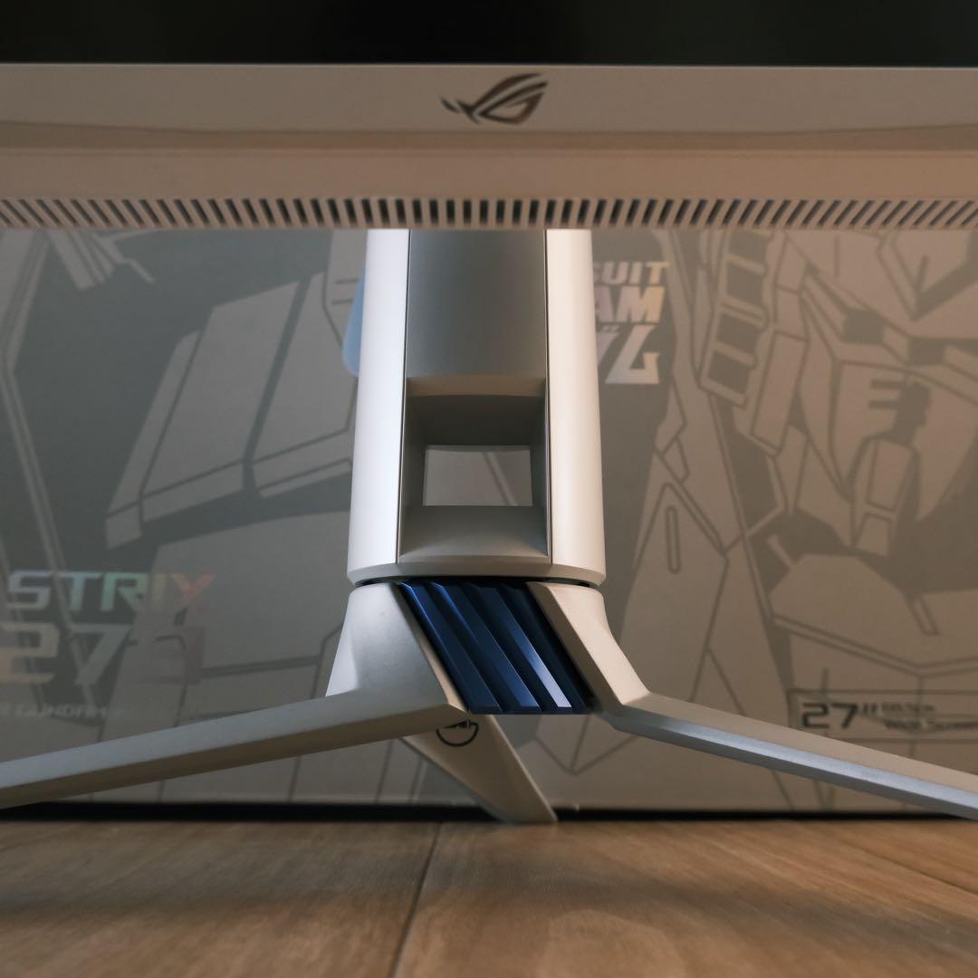 GUNDAM 27インチゲーミングモニター　ASUS