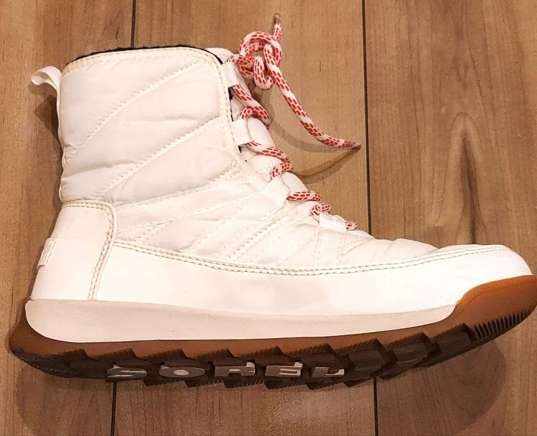 (値下げ)SOREL ウィットニーII ショートレース 防水 ホワイトブーツ