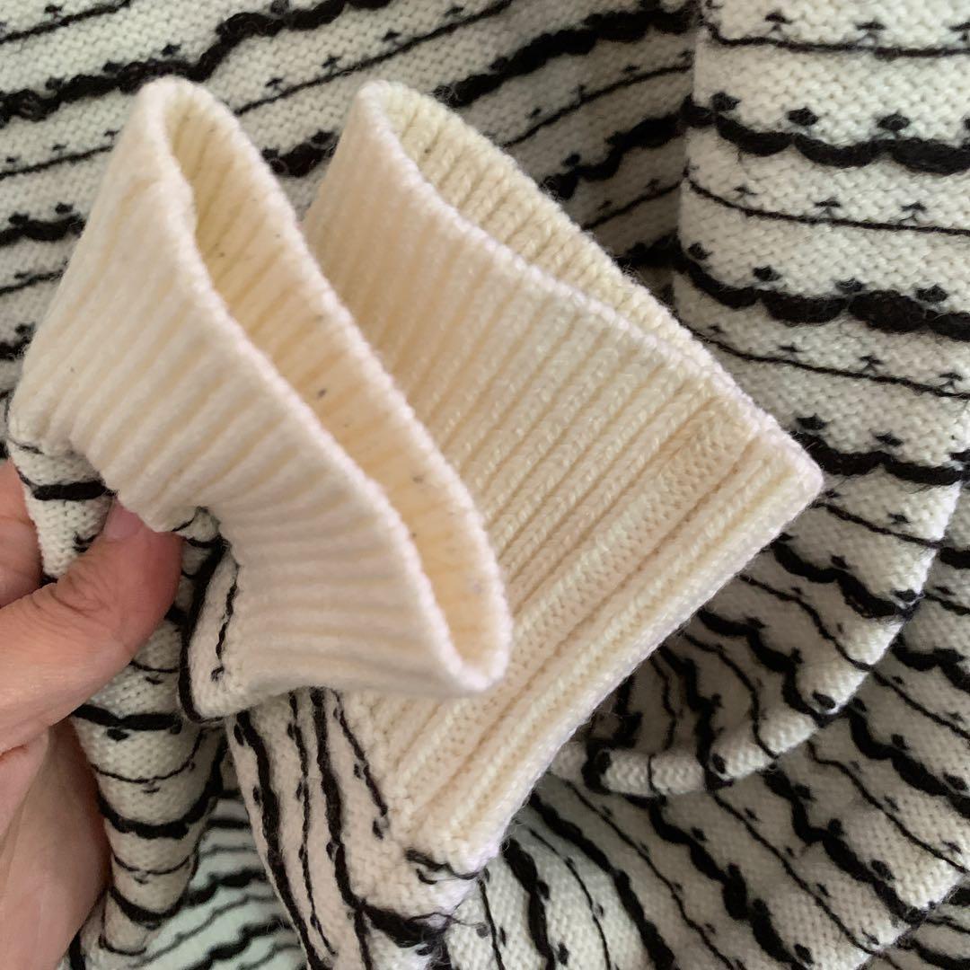 CHANEL アイボリーと黒のストライプ ニットセーター36