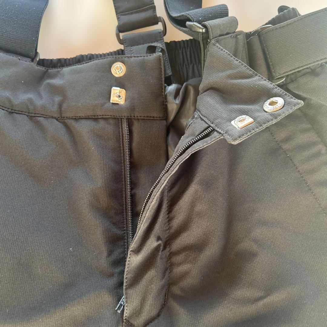 Descente ホワイト花柄スキーウェア（女性用）