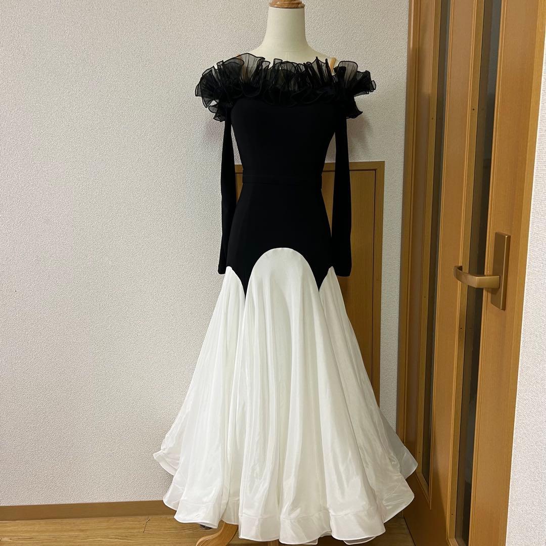 社交ダンス ワンピース ブラック×ホワイトオフショルダードレス